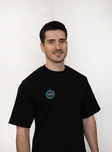 Антон Леонов